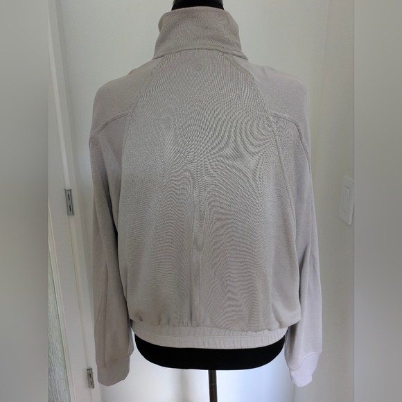 Women's Danskin Zip Up Warm Up Loose Jacket Light Beige Sweater XL EUC - Picture 6 of 10